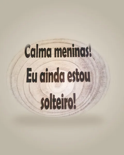 Rodela de madeira com frase
